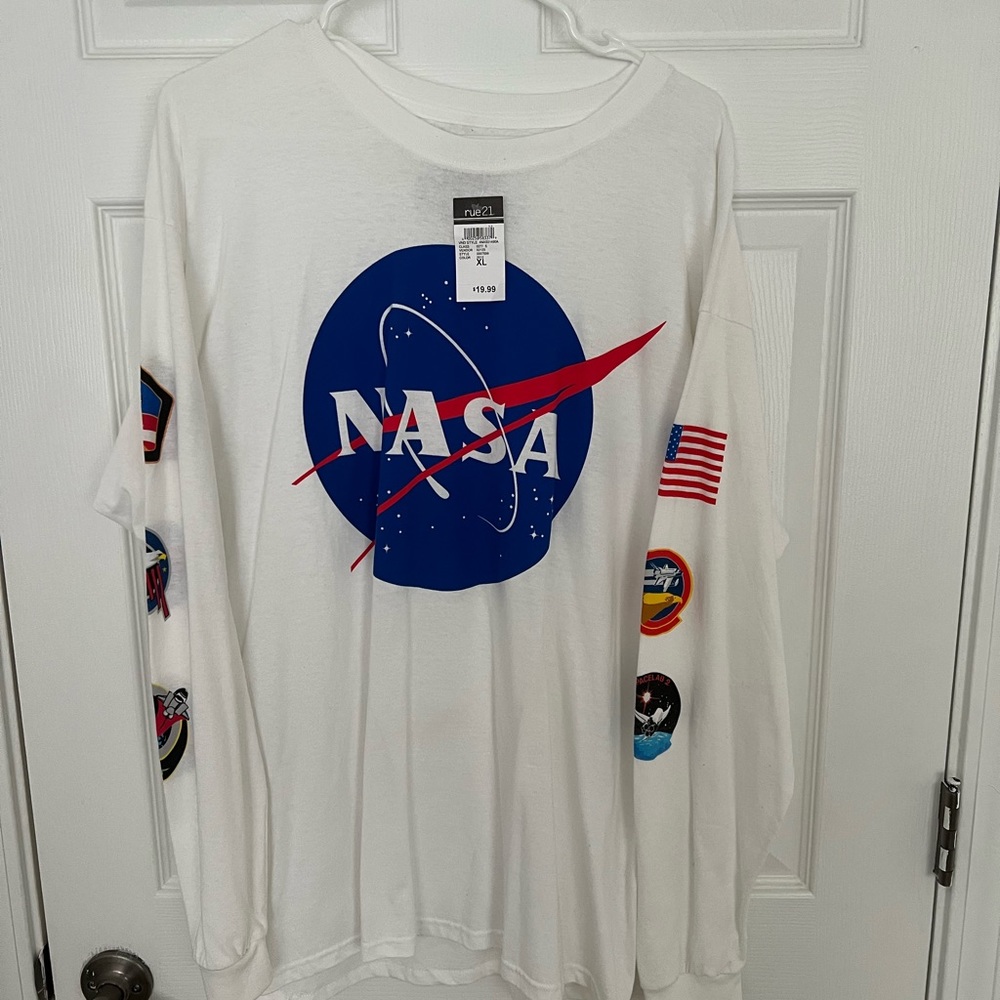 Rue 21 mens long sleeve XL white tee shirt!